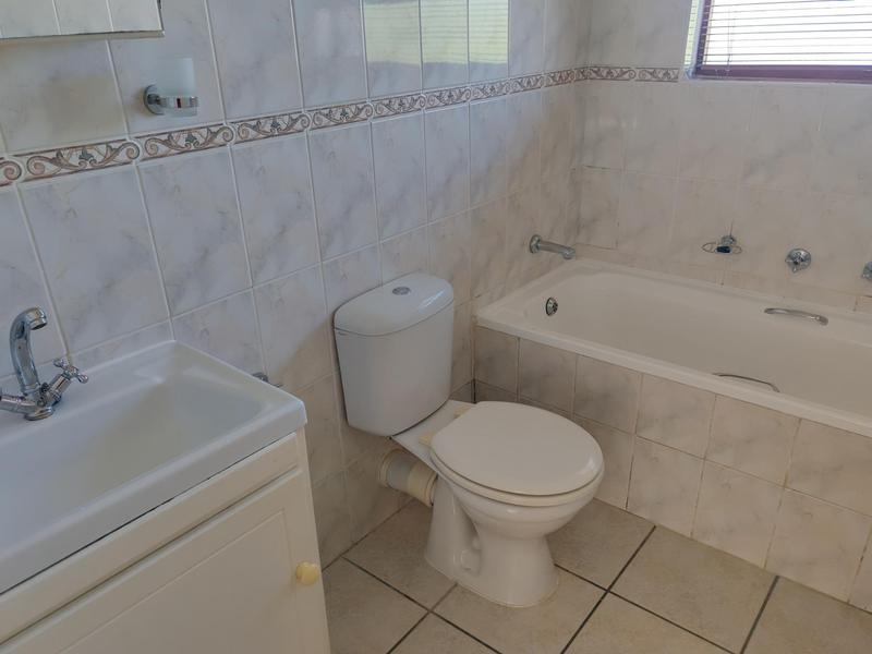 To Let 2 Bedroom Property for Rent in Chanteclair Western Cape